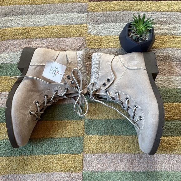 New Saint John’s Bay Yumma Sand Cream Lace Up Boots Memory Foam I Size 9.5 - Picture 6 of 11